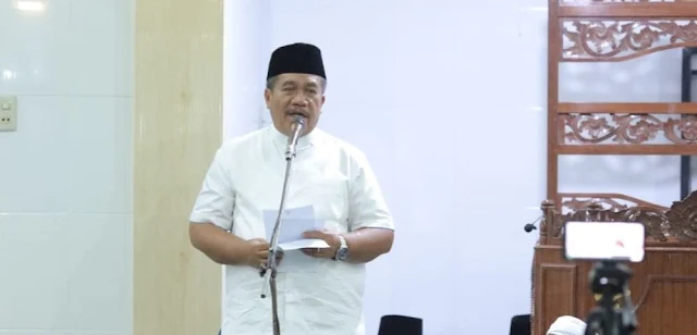 Laksanakan Safari Ramadhan di Dua Masjid, Bupati Bersama Wabup Asahan Menyerahkan Bantuan