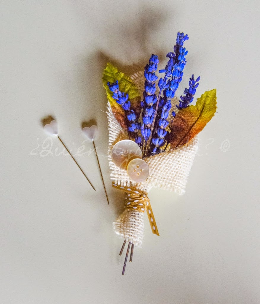 Boutonniere rústico DiY con flores secas de lavanda
