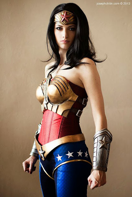 Katie George es Wonder Woman