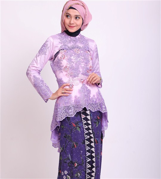 model hijab dan baju kebaya wisuda muslimah terbaru 2017/2018