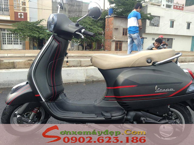 Sơn xe Vespa LX màu xám đen nhám chỉ đỏ