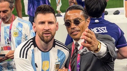 Com 'puxão' em Messi, chef da carne folheada a ouro repercute negativamente em título argentino