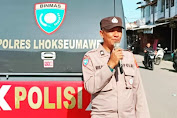 Personel Binmas Polres Lhokseumawe Sampaikan Pesan Kamtibmas di Pasar Pusong