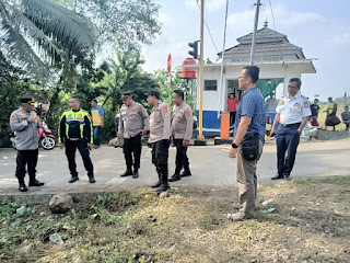 Mobil Tertabrak Kereta Api, Kapolres Serang Cek TKP Kecelakaan