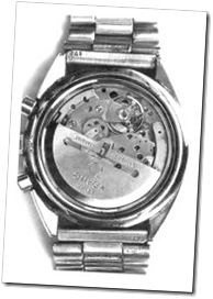 Calibre Omega 1045 com escapamento Co-Axial