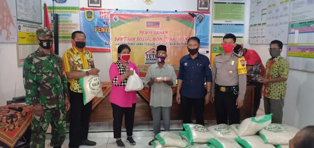 Babinsa Koramil Pedan Membantu Penyerahan ( BSNT ) Dari Provinsi Jawa Tengah