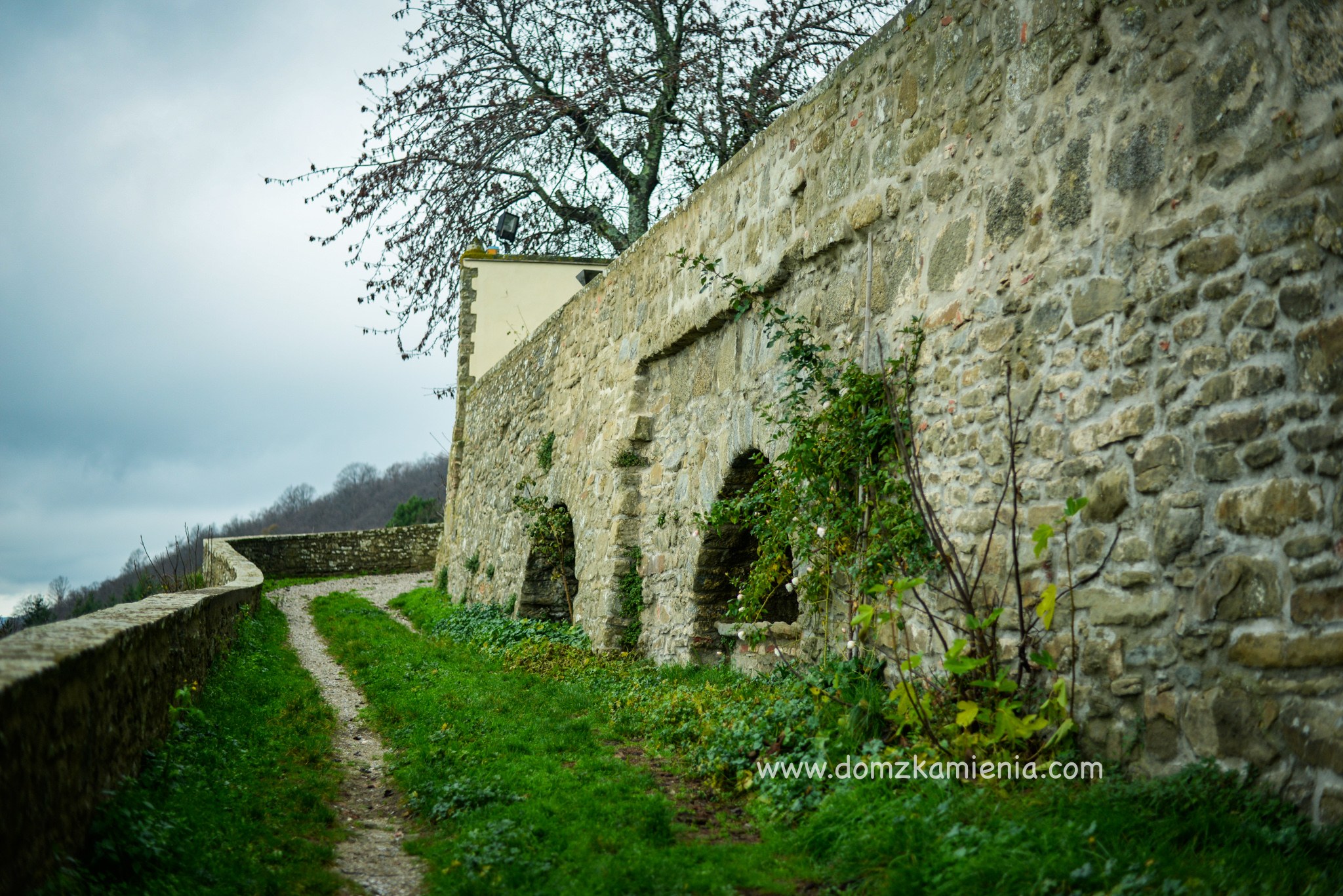 Santa Brigida - il sentiero delle Burraie - Dom z Kamienia