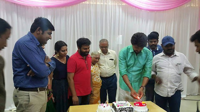 Vijay-cutting-his-birthday-cake