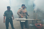 Kolaborasi, Polisi Bersama TNI dan Dinkes Mojokerto Laksanakan Fogging Cegah DBD