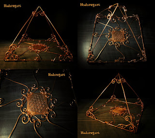 Piramida din cupru realizata integral manual