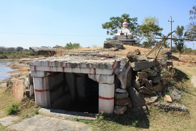 Sri Eshwara Temple, Sheelanere, Mandya