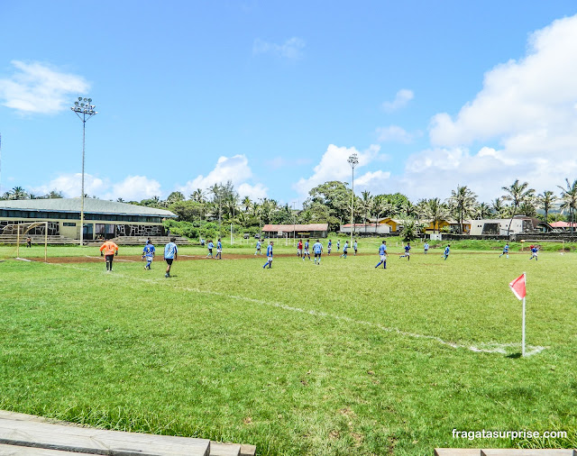 Futebol no Centro na Ilha de Páscoa