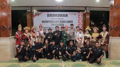 Sinergitas TNI Polri dan Forkopimda Blitar Gelar Brokohan di Harlah Pancasila