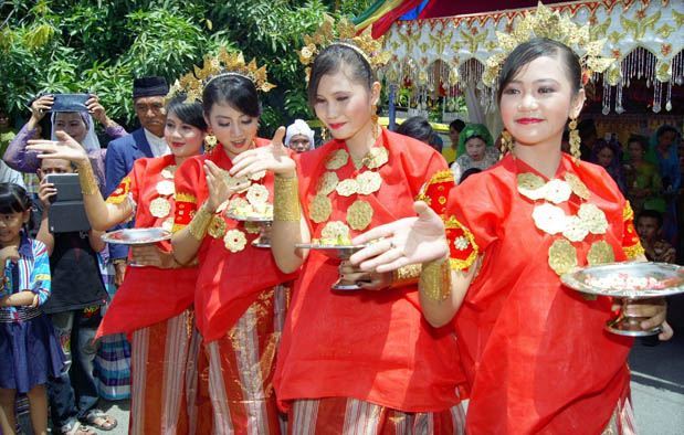  Pakaian  Adat  Sulawesi  Selatan Nama Gambar  dan 