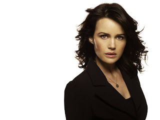 Free wallpapers without watermarks of Carla Gugino at Fullwalls.blogspot.com