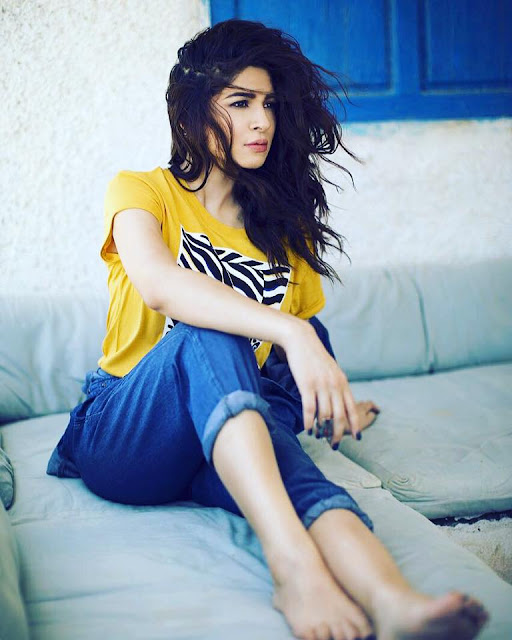 Ayesha Omer & Sikander Rizvi Hottest Photoshoot for Pepe Jeans Pakistan