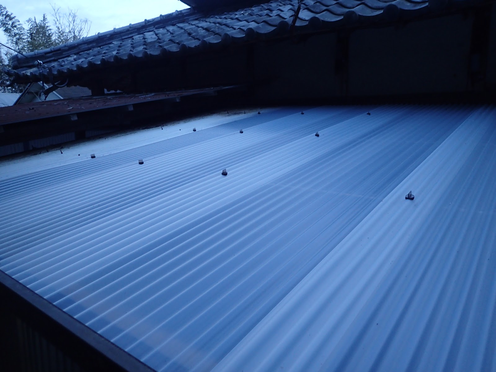 倉庫の屋根 カーポート の波板を張替える Diyでも案外簡単 珍妙雑記帖