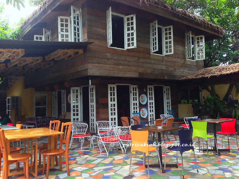 Cafe Rumah Pohon  Jelajah Cafe & Resto