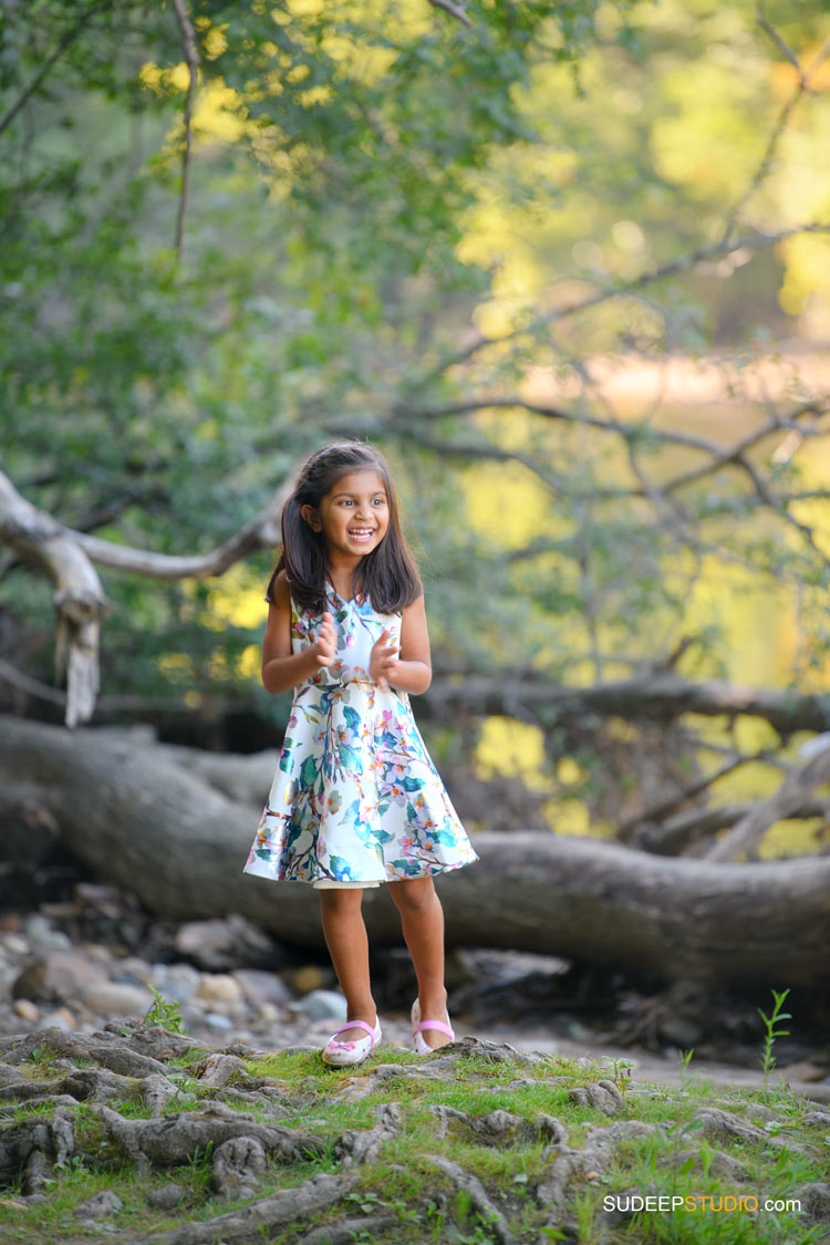 Summer Family Pictures in Nature Outdoor Kids Portraits SudeepStudio.com Ann Arbor Family Portrait Photographer