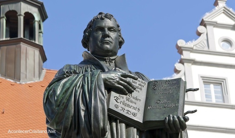 Monumento de Martín Lutero con las 95 tesis