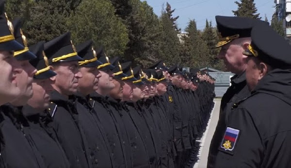 [VIDEO] Ukraine : L’état-major russe a diffusé des images présentées comme étant celles des rescapés du croiseur Moskva