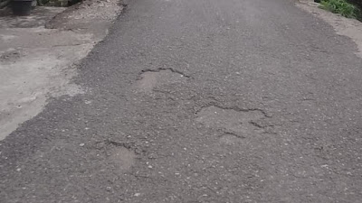 Jalan Rusak Tak Kunjung Diperbaiki, Warga Komala Sari Sebut Bupati Lahat Pilih Kasih