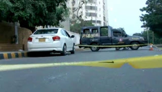  Karachi: Policeman shot dead in car, civilian killed