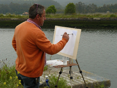 Manuel Alonso pintando en San Esteban de Pravia. Grupo Ultramar Acuarelistas