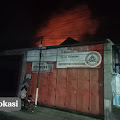 Kebakaran Menghanguskan Toko Al Hidayah Di Jalan Jamaludin Sampang Madura