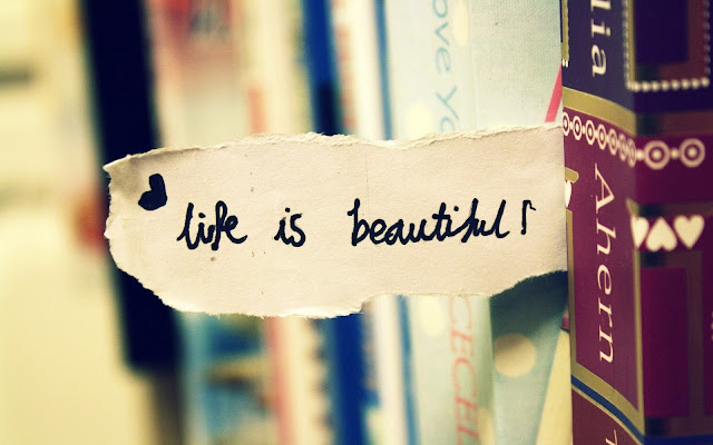 Life is beautiful Text HD Wallpaper