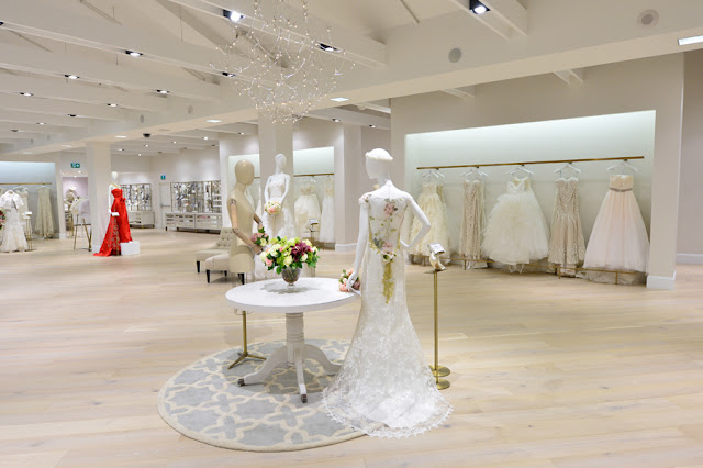 Kleinfeld Bridal Store, Hudson's Bay, Toronto, Canadá