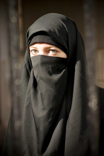 Islamic State ordered women to wear full-face veil or risk 