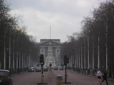 Another view of the road leading to Buckingham Palace