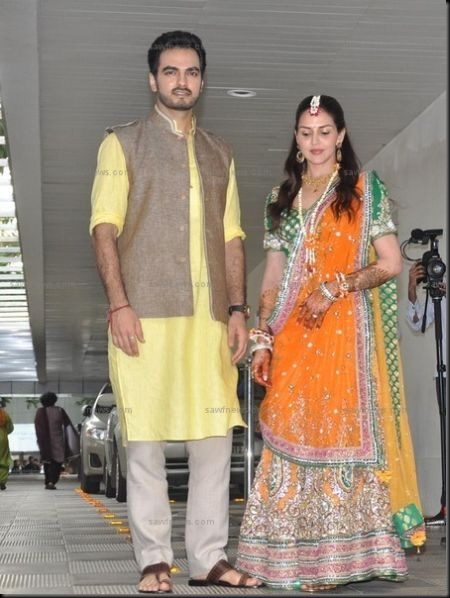 esha_deol_bharat_takhtanimehendi ceremonyA