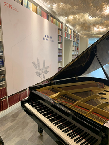 2019余光中紀念音樂會，文學館場地由世國琴行支援平台鋼琴。