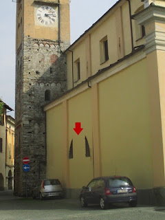 Indicazione delle nicchie sulla facciata esterna della Chiesa S.Giacomo
