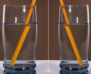 Pensil bengkok di dalam air