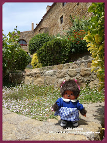 kiki monchhichi doll poupée spain espagne catalogne pals cité médiévale 