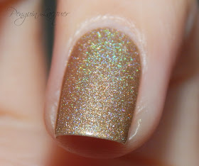 kiko holographic nail lacquer 002 golden champagne flashlight makro