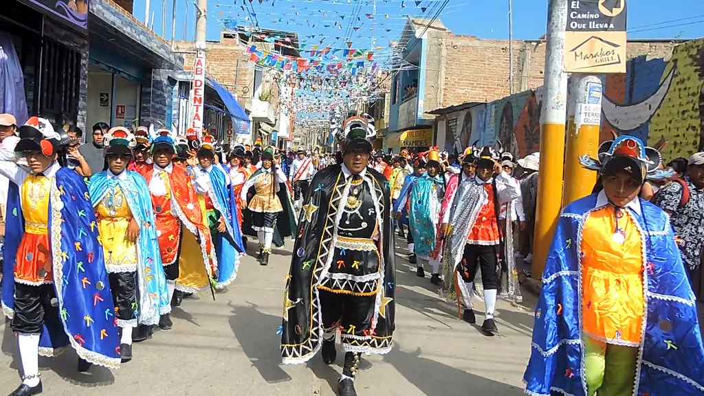 Bandos Rojo y Verde de Illimo y Pacora en Carnaval Regional Lambayeque
