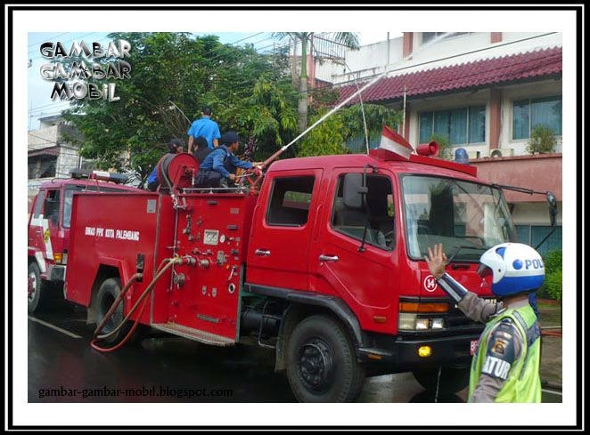 Gambar Mewarnai Mobil  Pemadam  Kebakaran  Gambar Kartun  di 