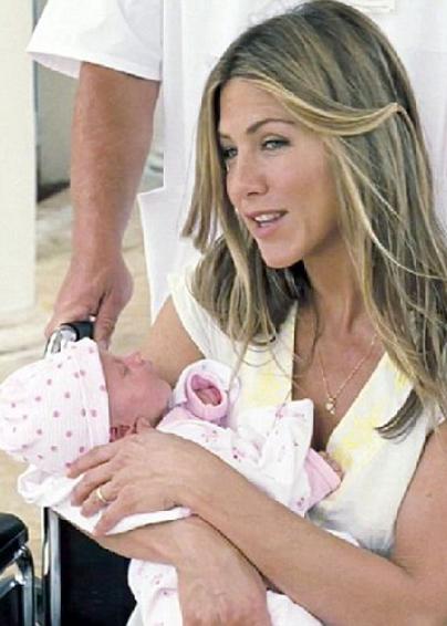 Jennifer Aniston Pregnant 2011 Pictures and Photos Collection