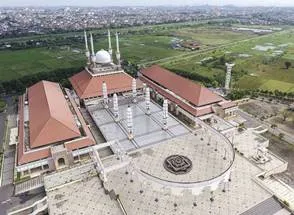 10 Tempat Wisata Religi Terpopuler di Indonesia yang Wajib Dikunjungi