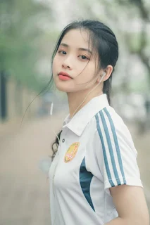 Vẻ đẹp dung dị “hút ánh nhìn” của nữ sinh Ngân hàng