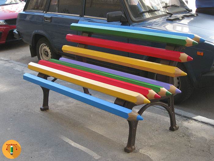 Las 15 sillas públicas más creativas del mundo-unidos con lapices en Kiev Ucrania