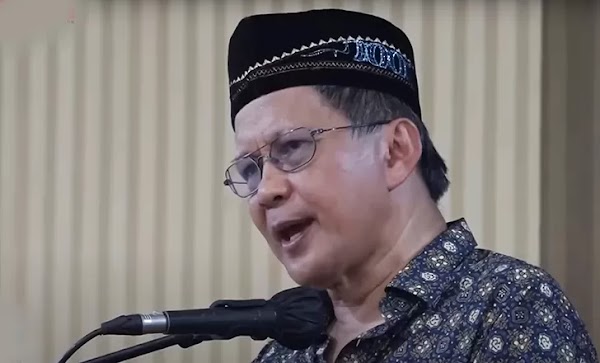 Telak! Jokowi 'Dihajar' Habis-habisan oleh Megawati saat Pidato HUT PDIP, Rocky Gerung Soroti Wajah Jokowi: Saya Lihat Dia Menunggu...