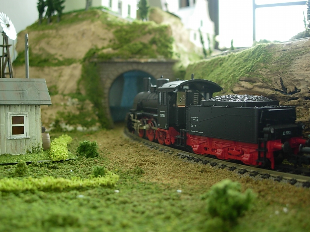 The Sunny Model Railroad: Model Railroad Scenery | Tunnels and Blue 