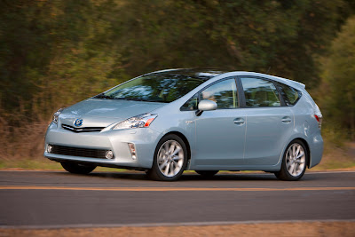 2012 Toyota Prius V Infotainment First Look