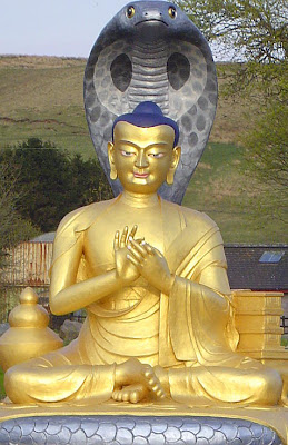 Estátua de Nagarjuna no Samye Ling, Escócia