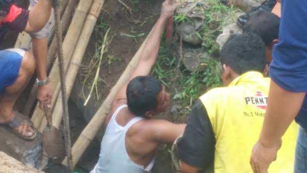 Bersihkan Sampah, Gino Tertimpa Longsoran Tanah dan Terjepit Pondasi